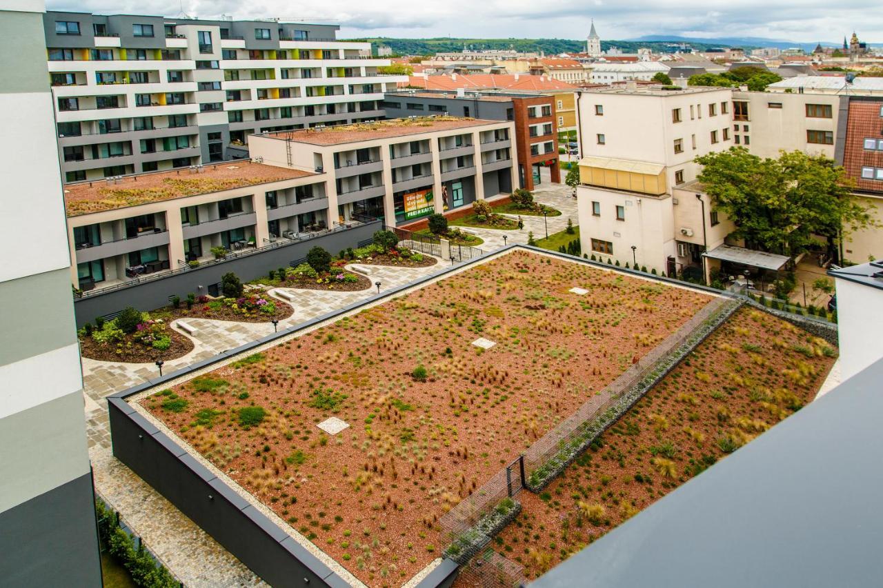 The Town Hall Residence -Welcome Home Apartment-Free Outdoor Parking-Ac Košice Eksteriør bilde