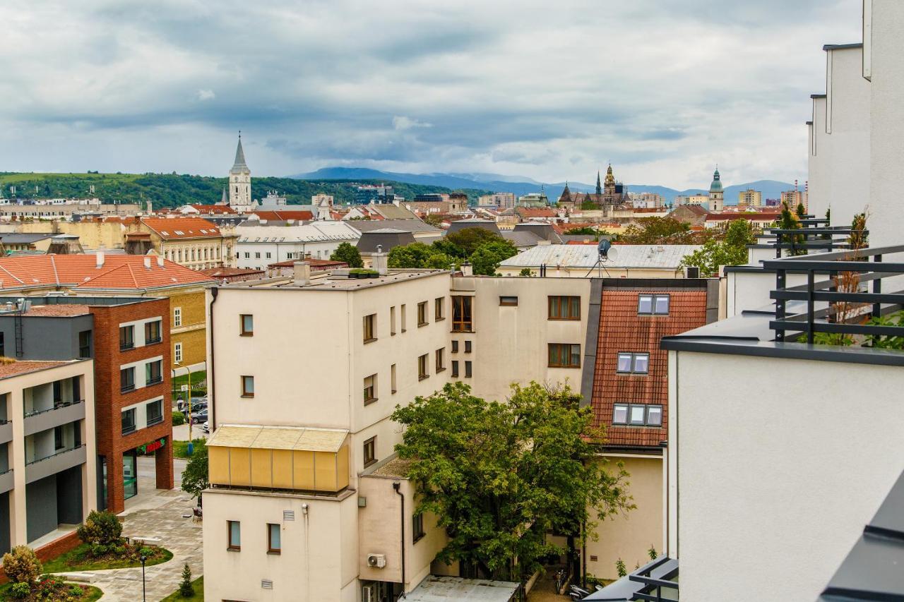 The Town Hall Residence -Welcome Home Apartment-Free Outdoor Parking-Ac Košice Eksteriør bilde